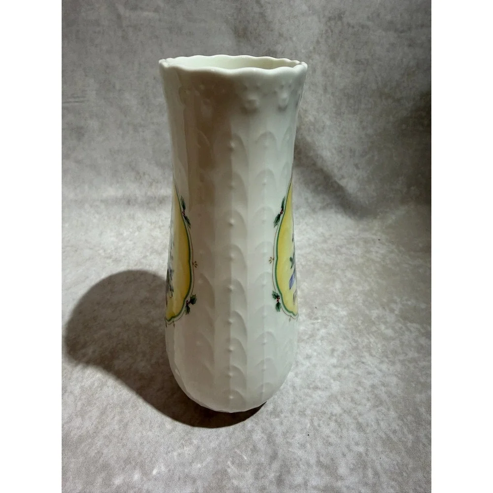 Mikasa Christmas Morning Bone China Vase B2040 Holiday‎ Tree Japan Scalloped